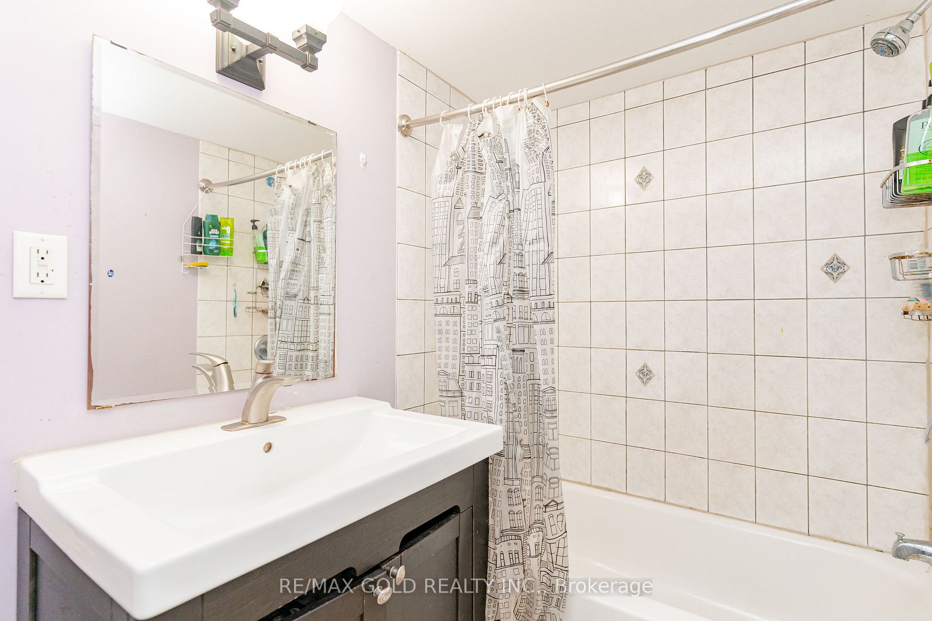 95 Crystalview Cres