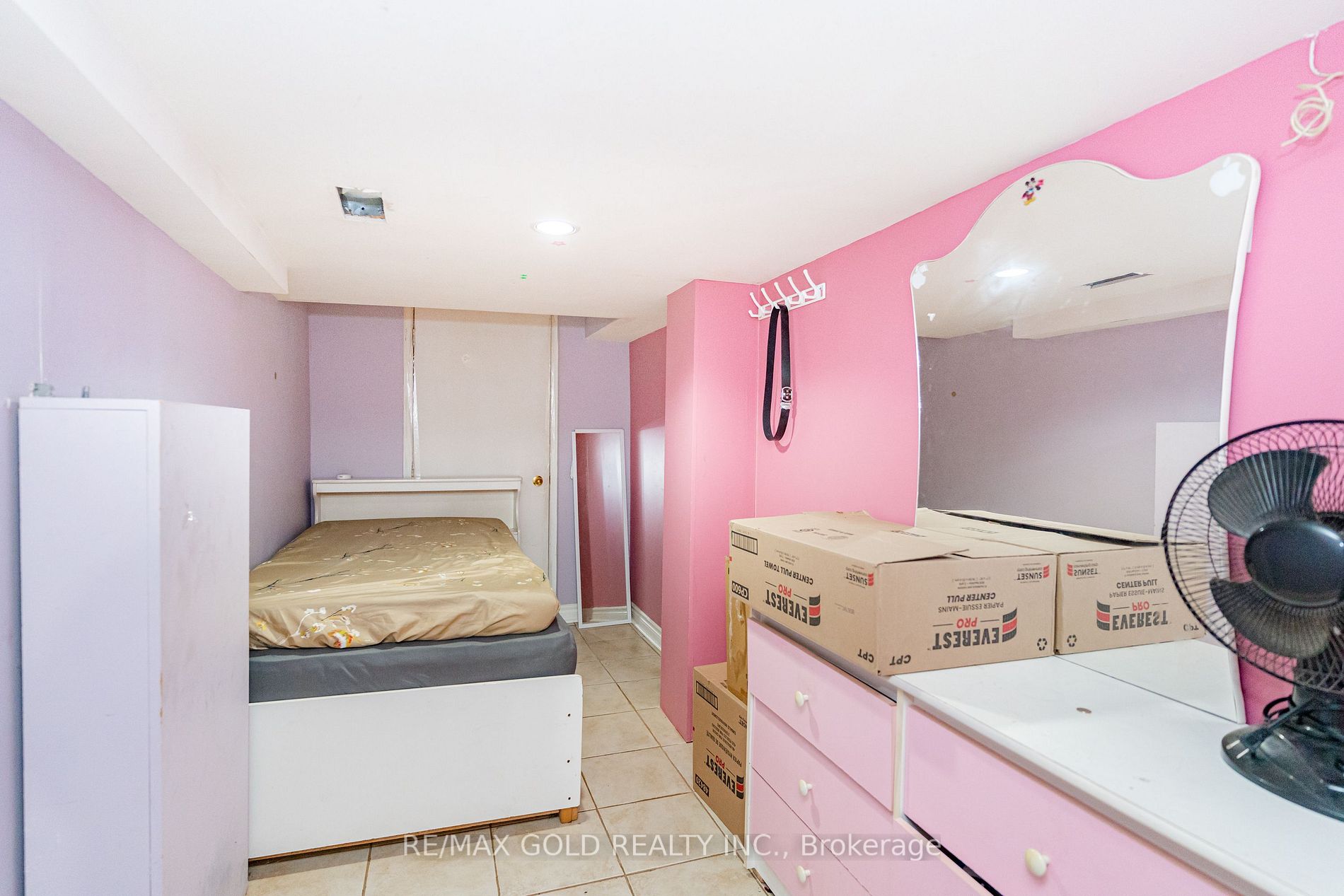 95 Crystalview Cres