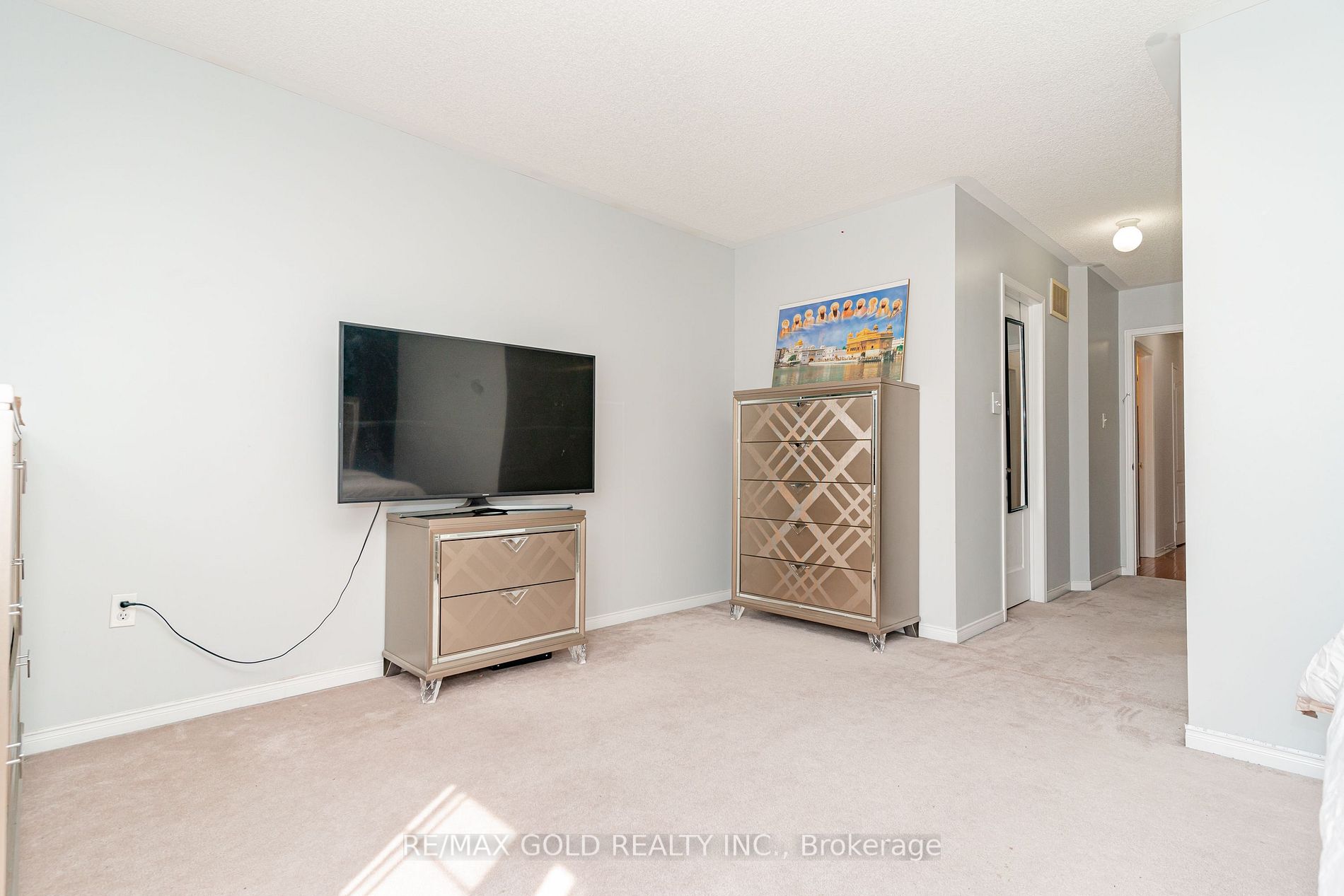 95 Crystalview Cres