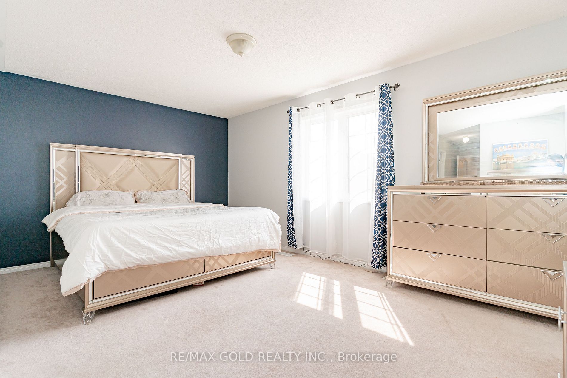 95 Crystalview Cres