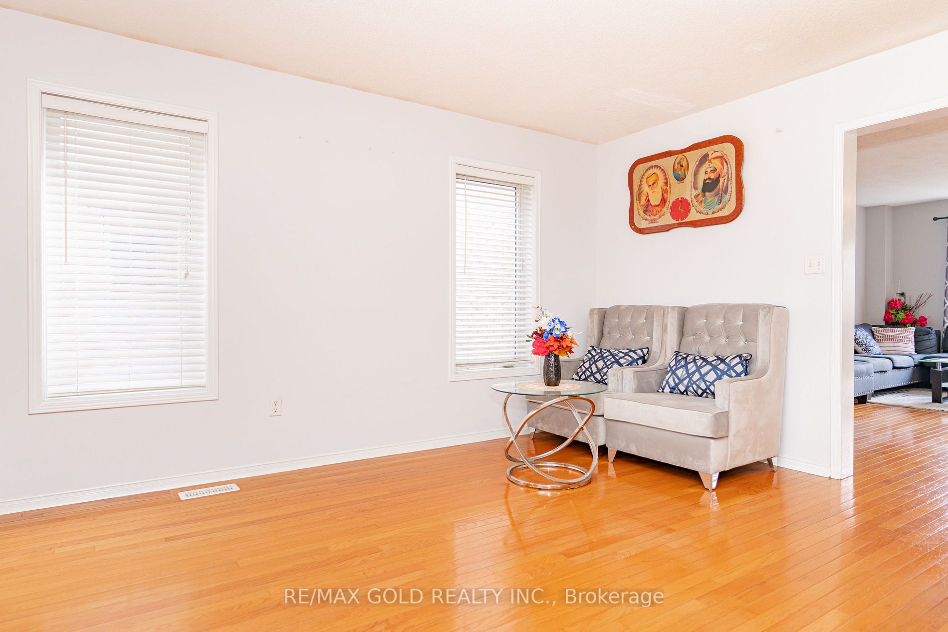 95 Crystalview Cres