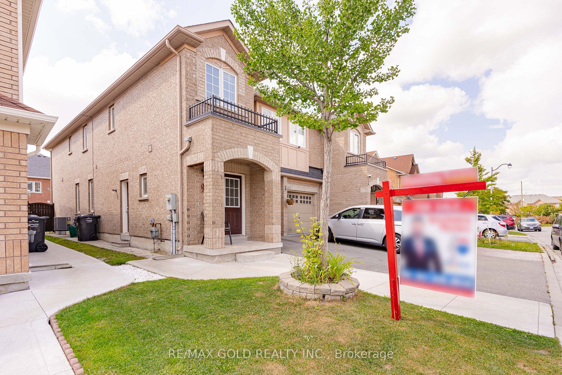 95 Crystalview Cres