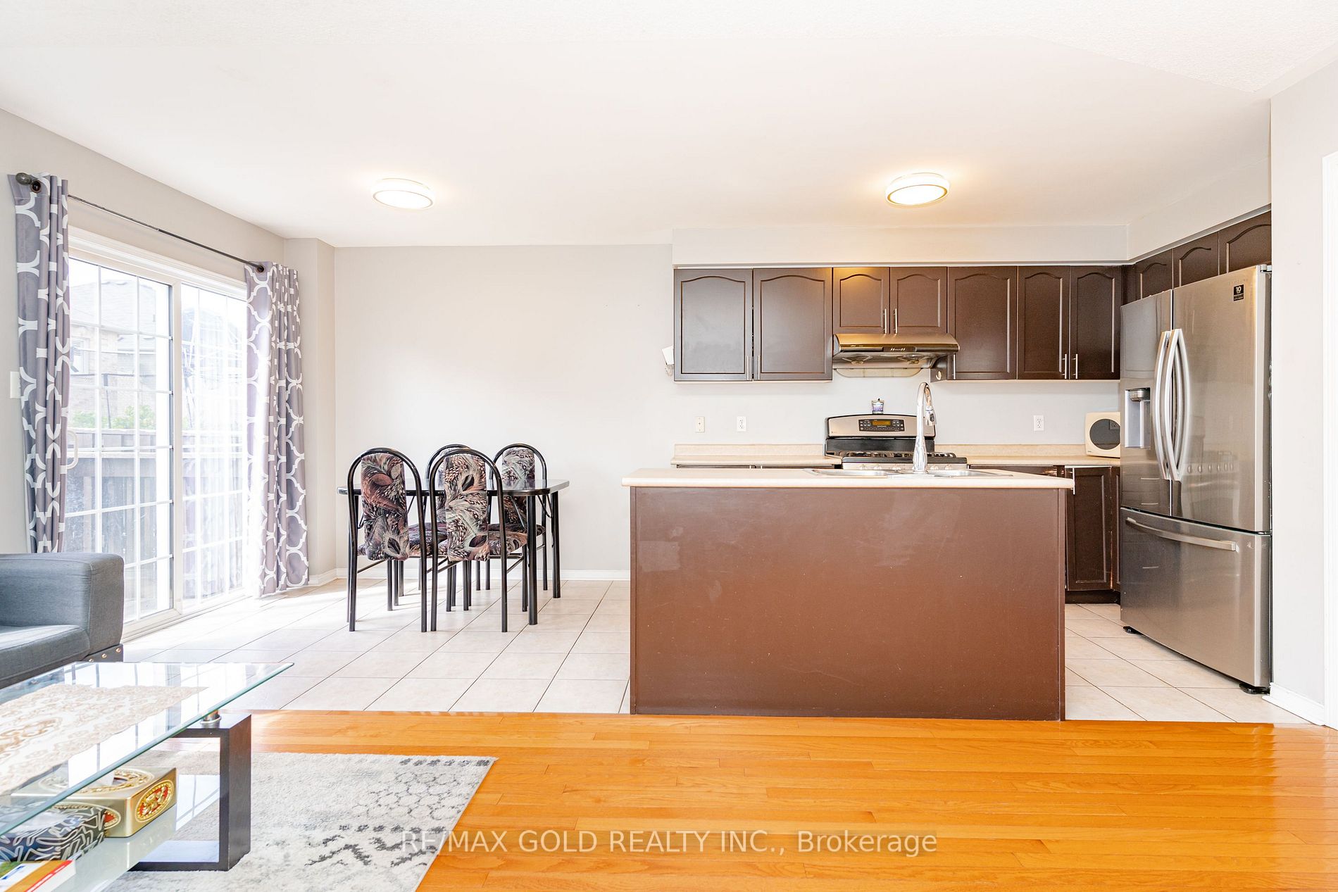 95 Crystalview Cres