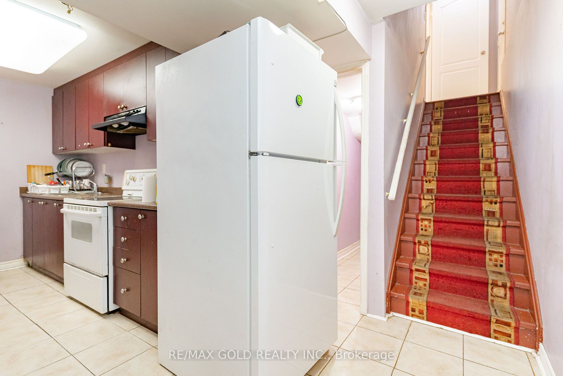 95 Crystalview Cres