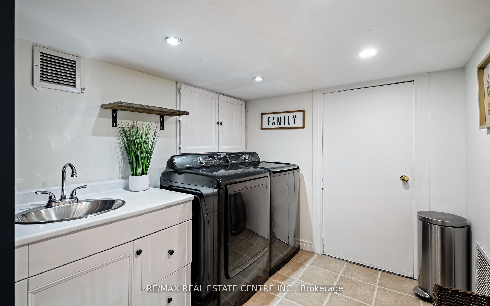 18 Belmont Boulevard