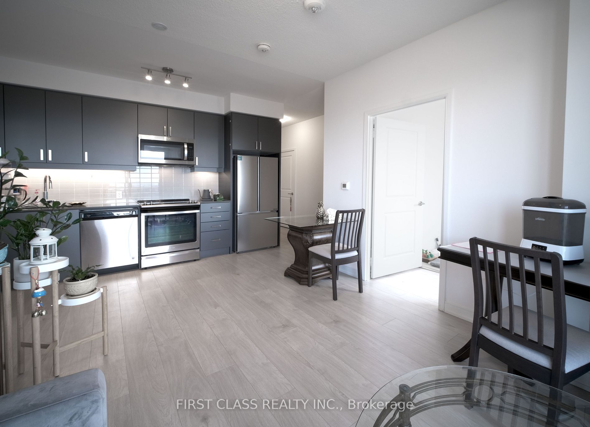 8 Nahani Way, #3203