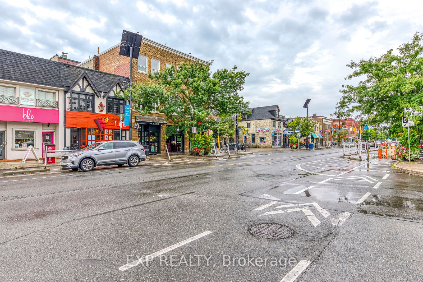 2197 Bloor St W