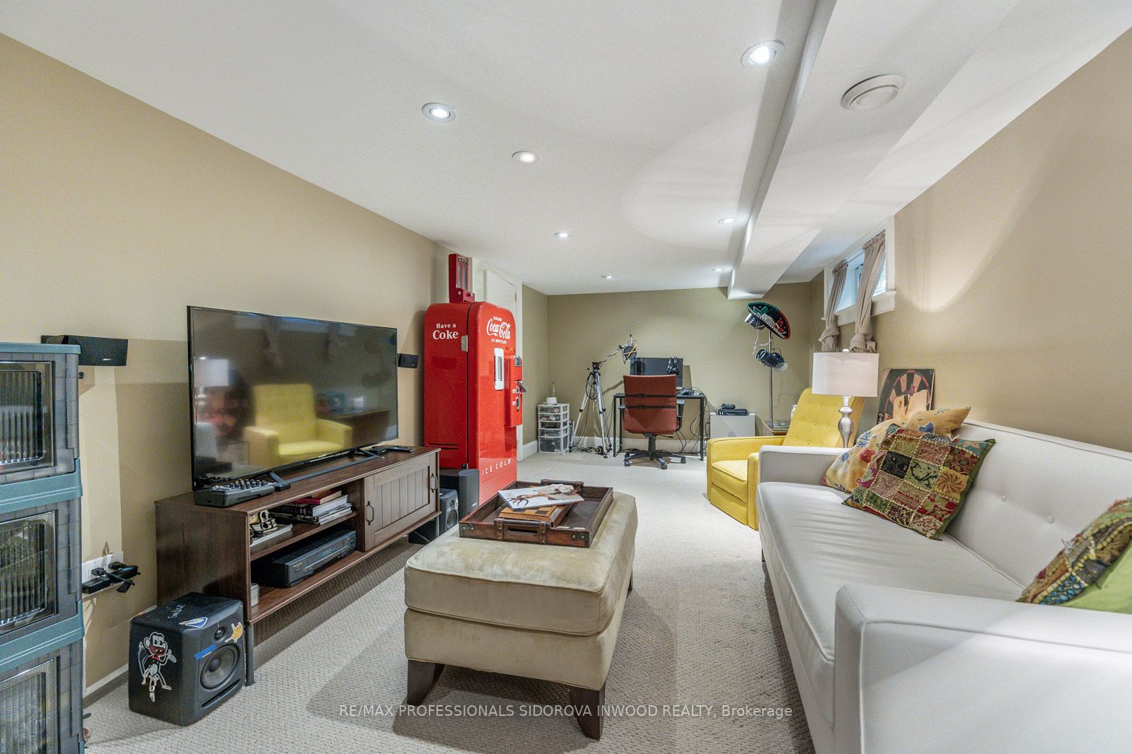53 Armadale Ave