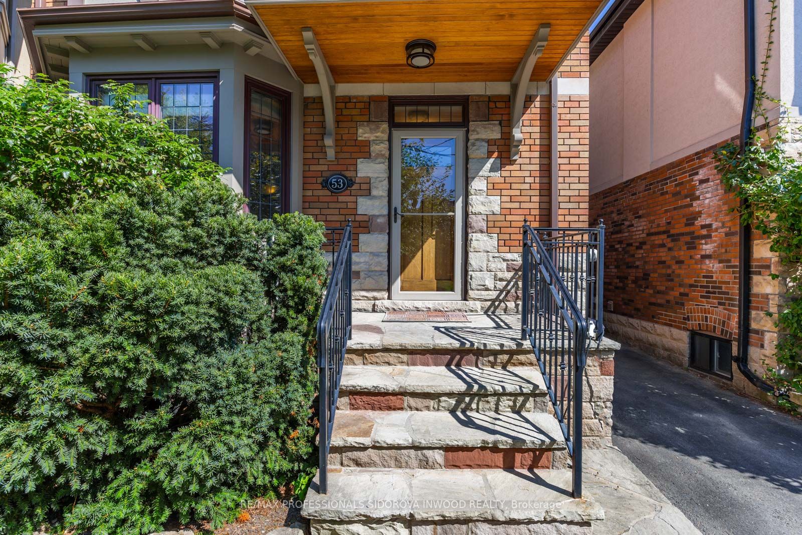 53 Armadale Ave