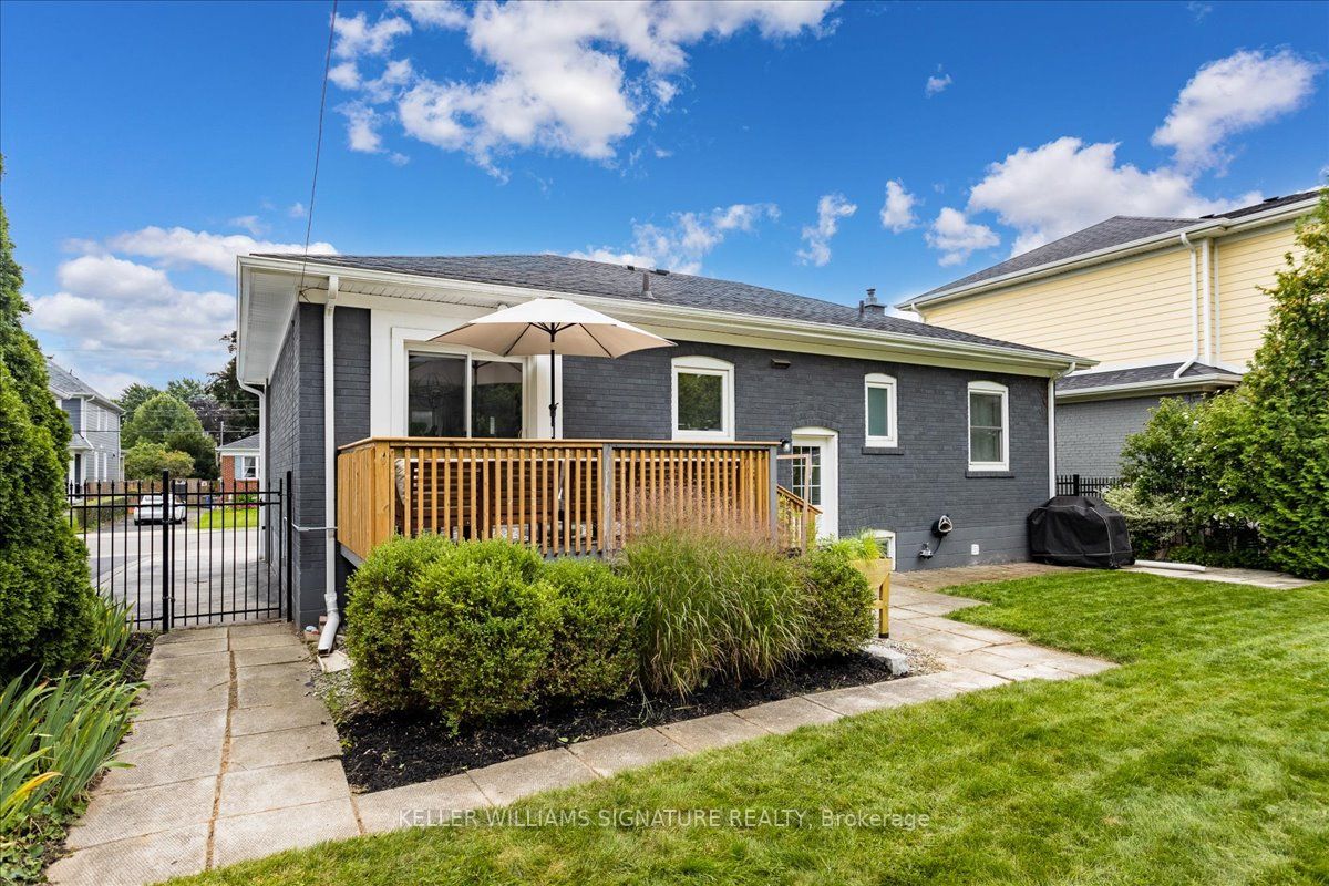 2221 Courtland Drive
