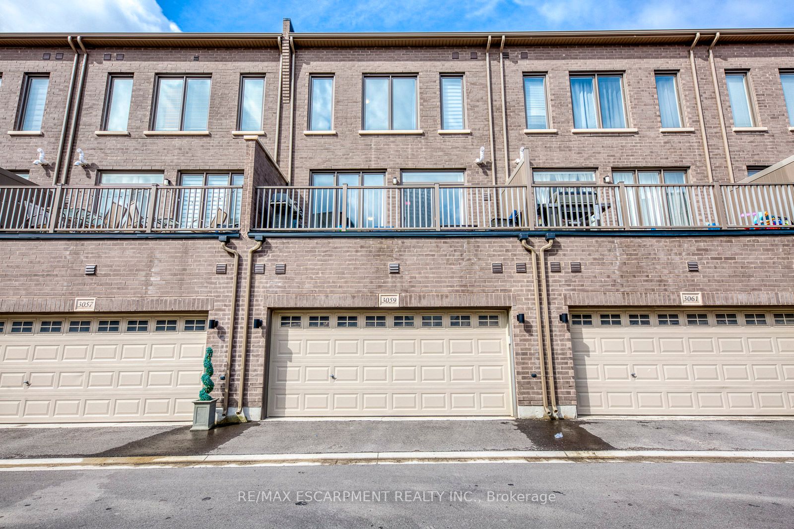 3059 Ernest Appelbe Blvd