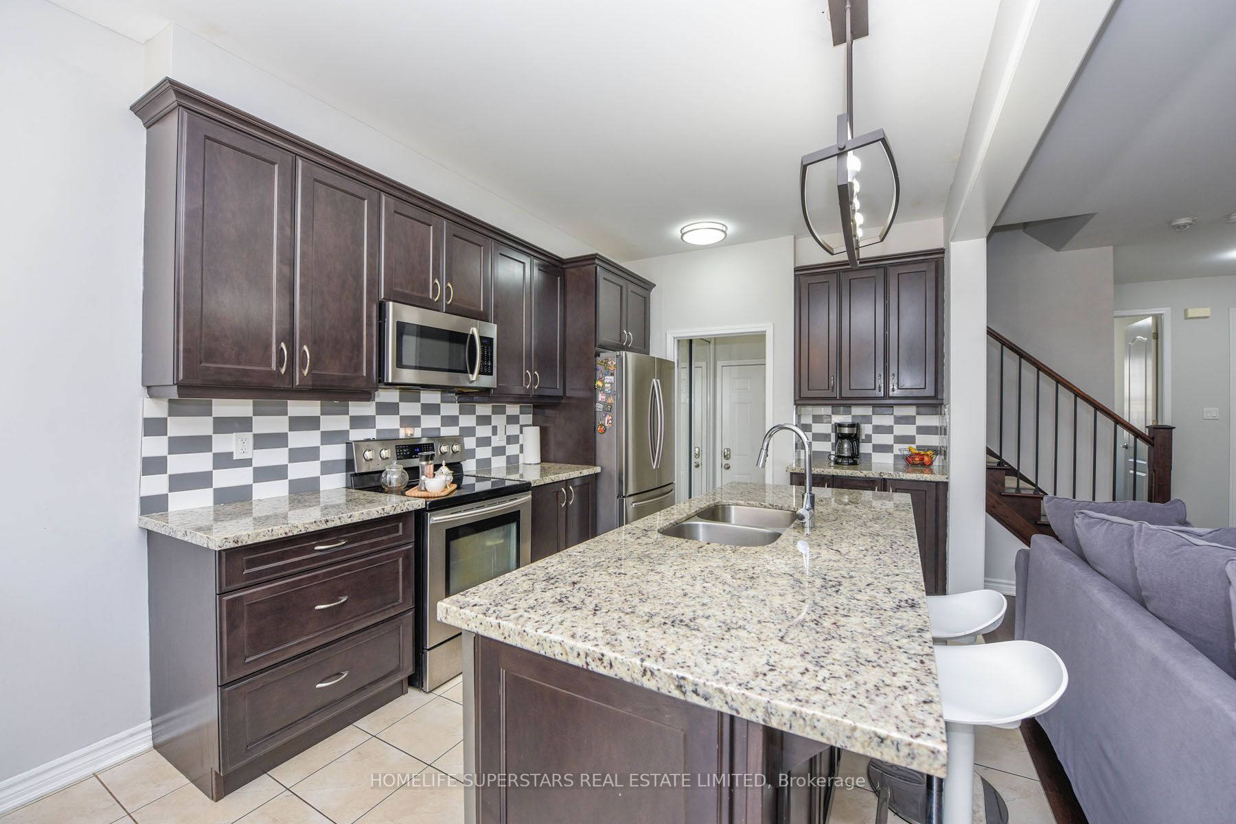1552 Farmstead Dr