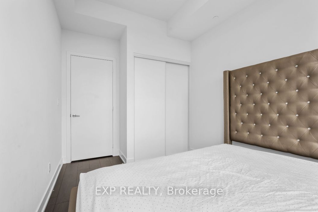 180 Veterans Dr, #806
