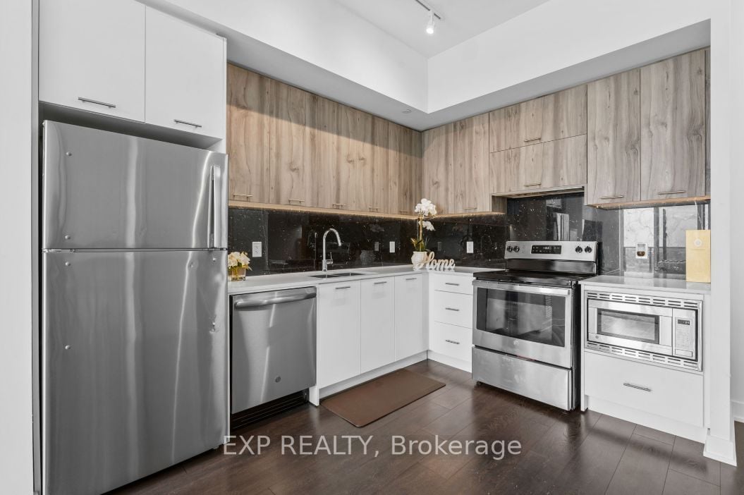 180 Veterans Dr, #806