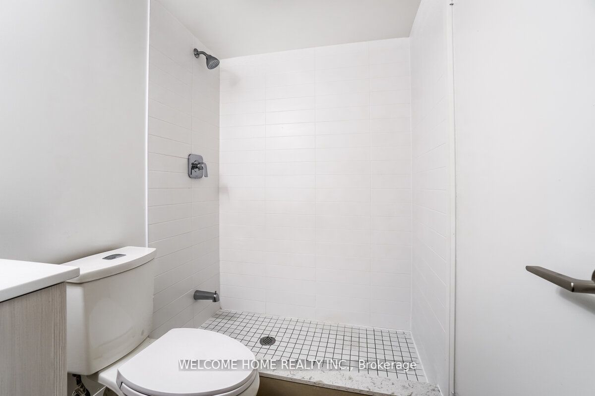 1461 Lawrence Avenue W, #704