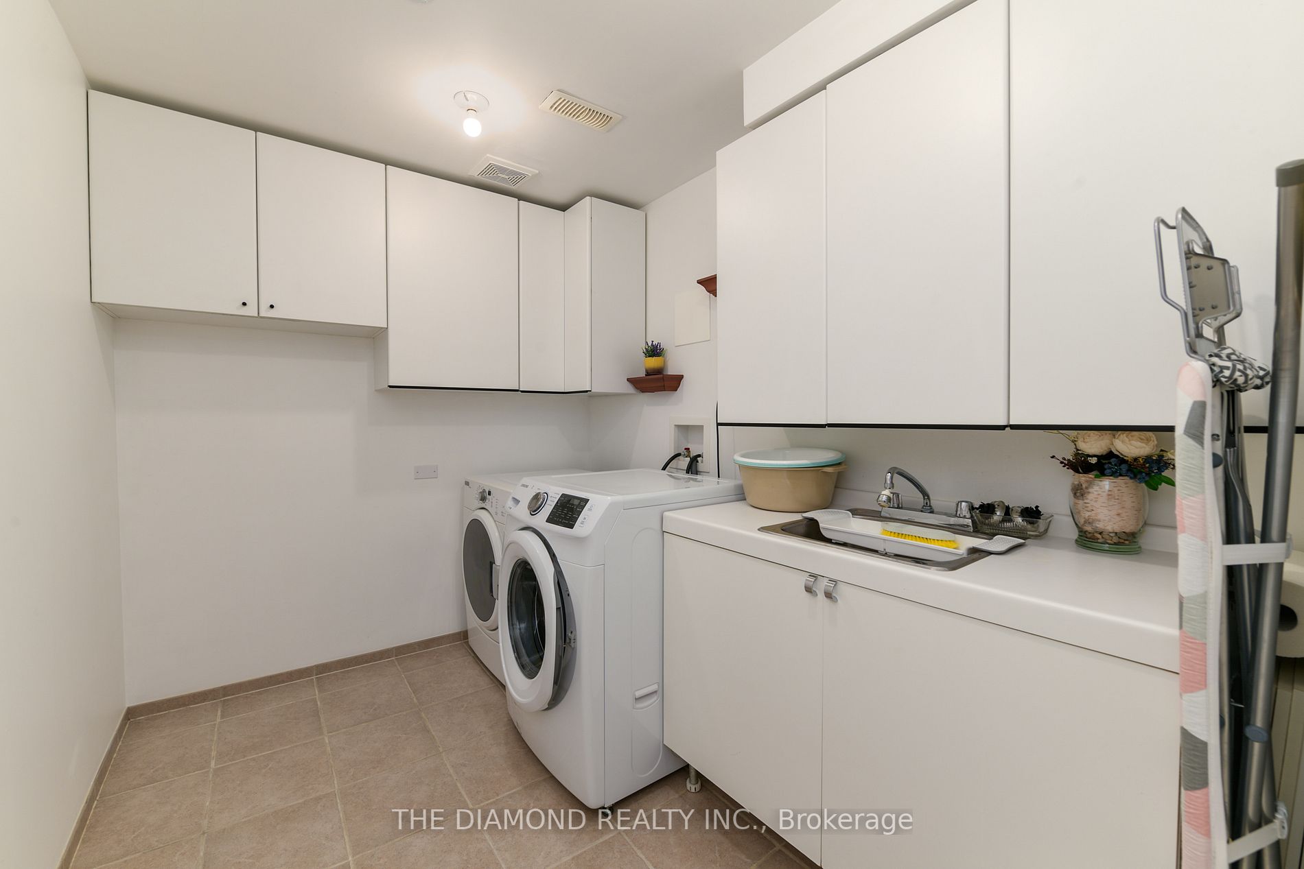 1755 Rathburn Rd E, #65