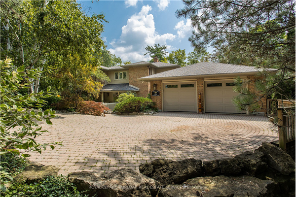 1182 Appleford Lane, Burlington