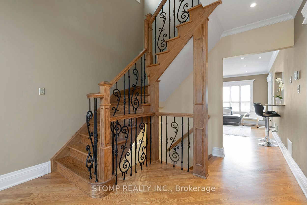 859 Mays Crescent