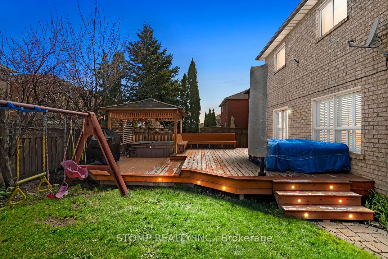 859 Mays Crescent