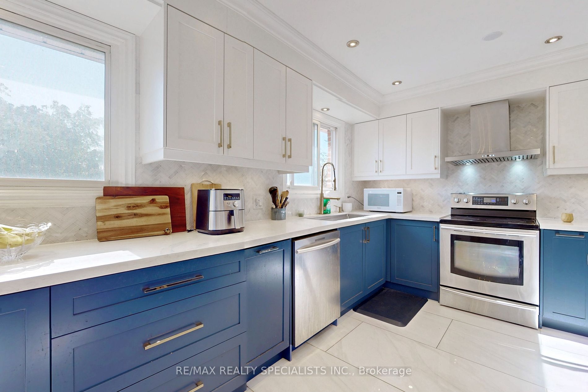 463 Cavell Dr