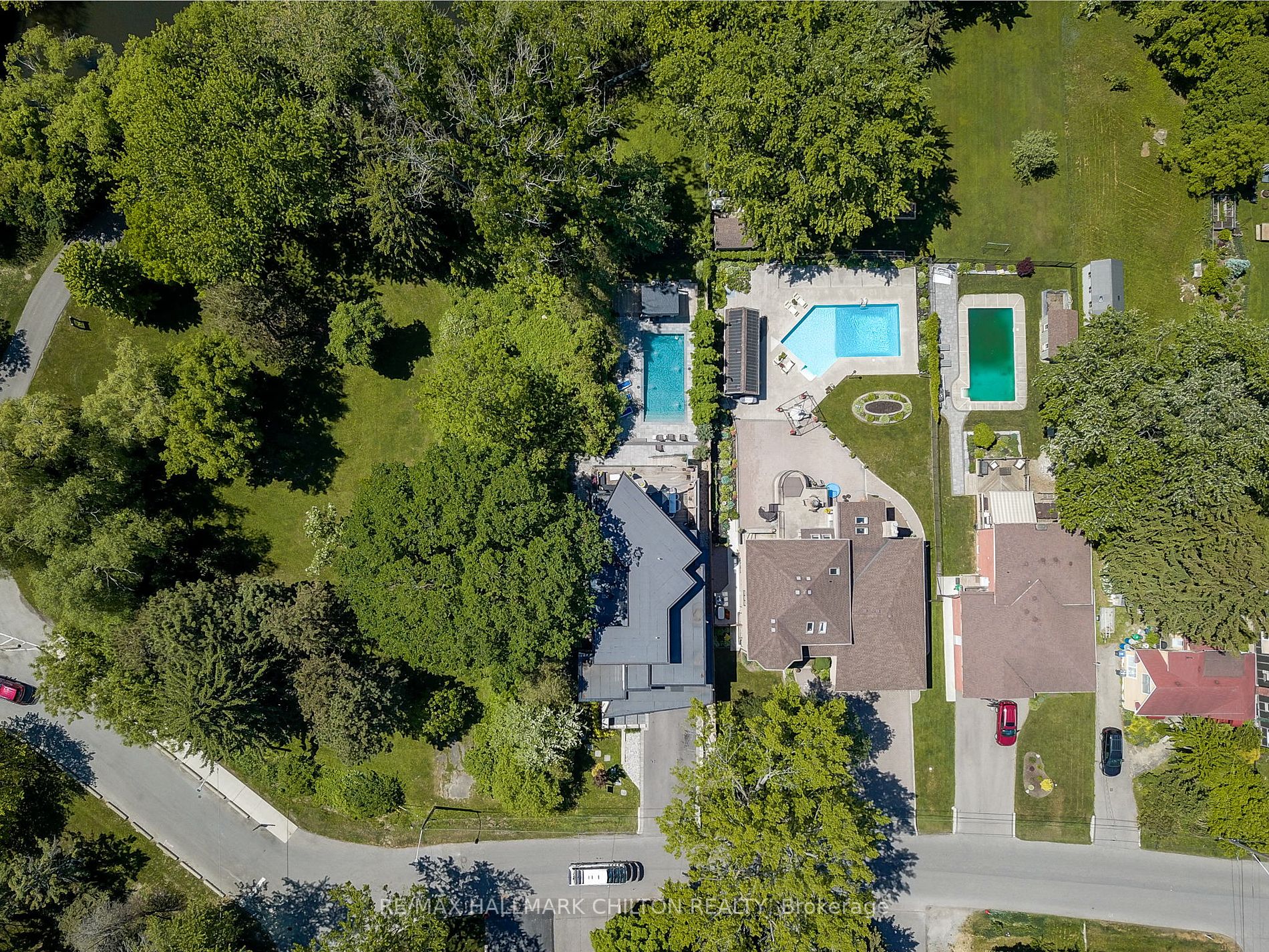 872 Hampton Cres