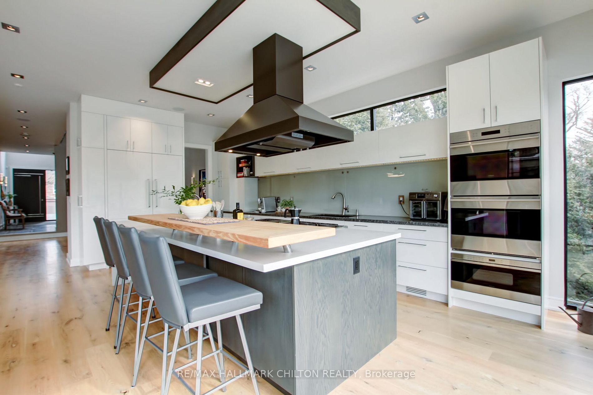 872 Hampton Cres