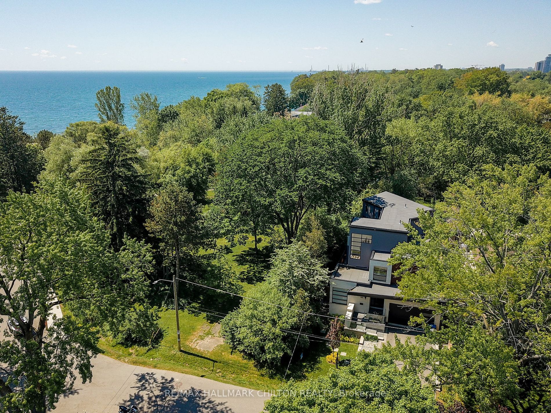 872 Hampton Cres