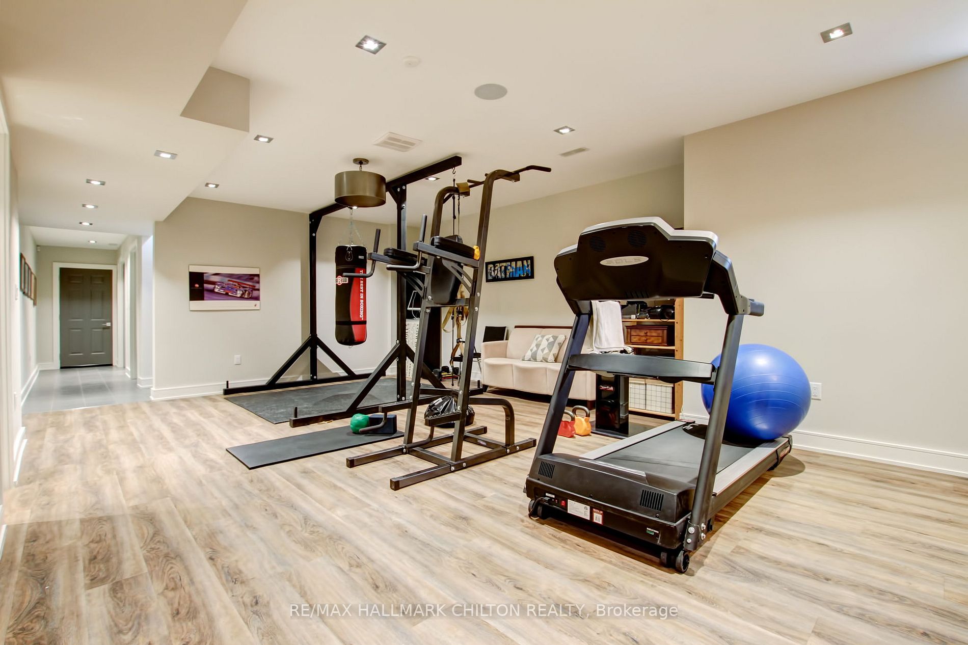 872 Hampton Cres