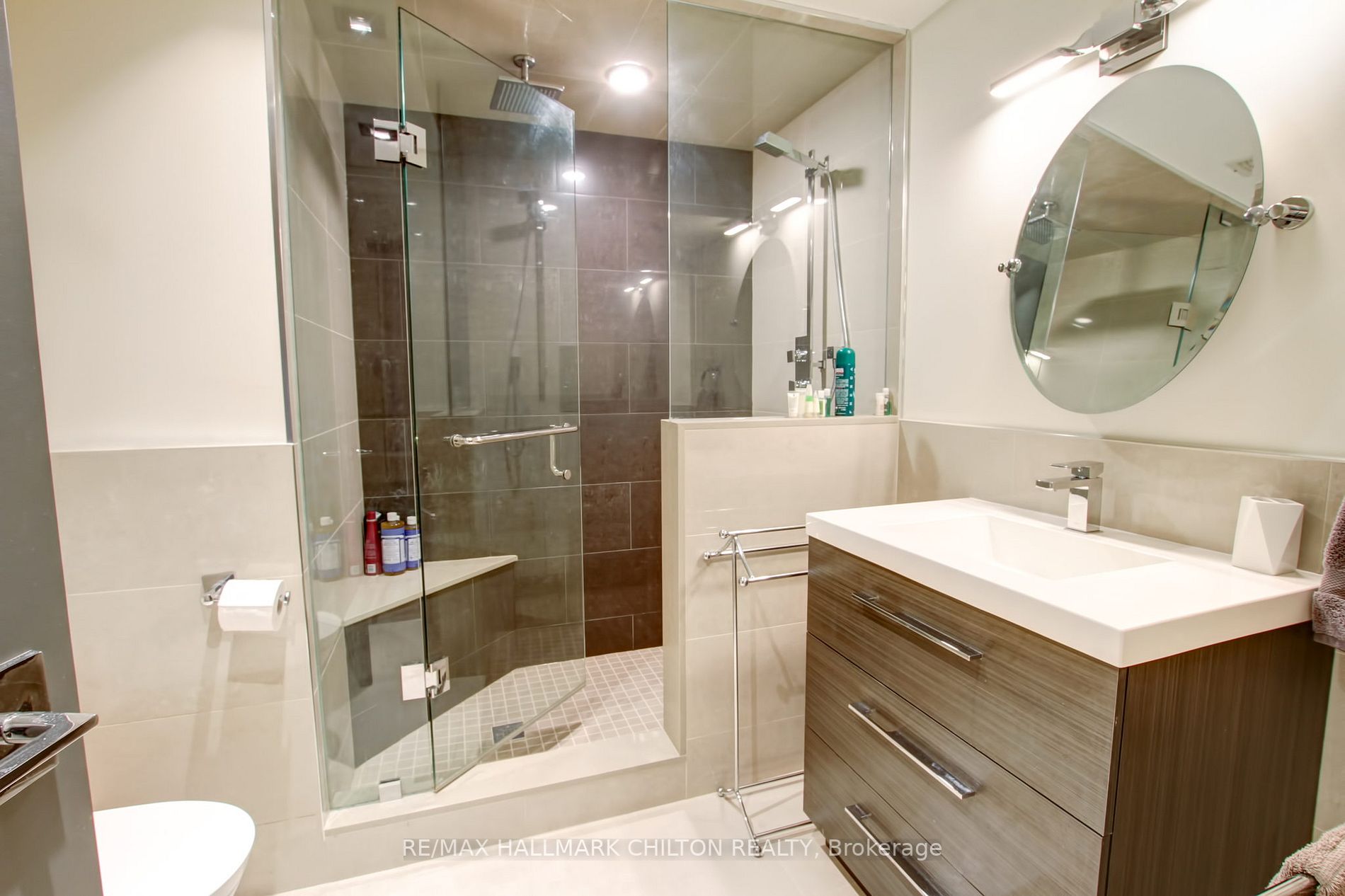 872 Hampton Cres