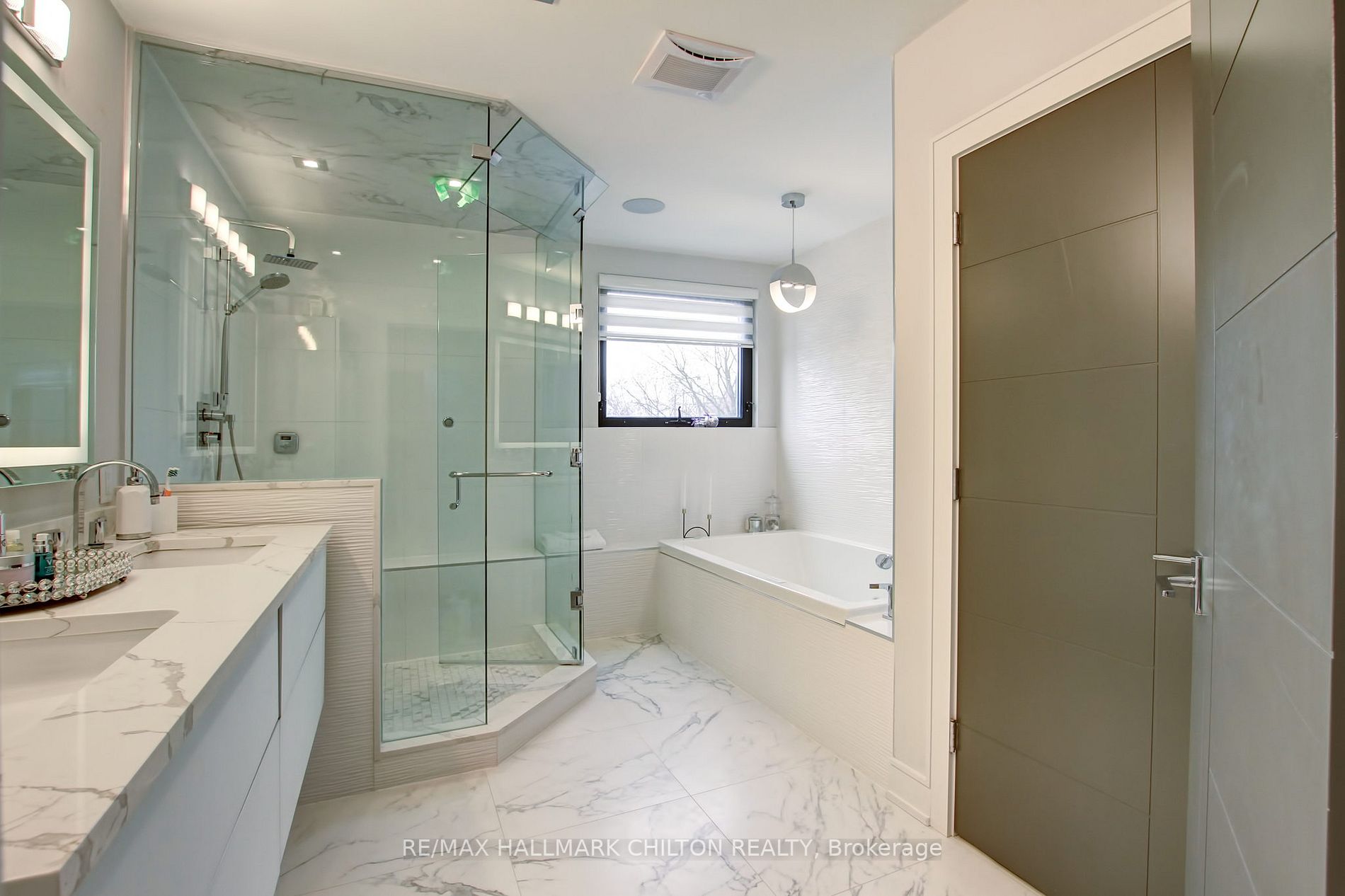 872 Hampton Cres
