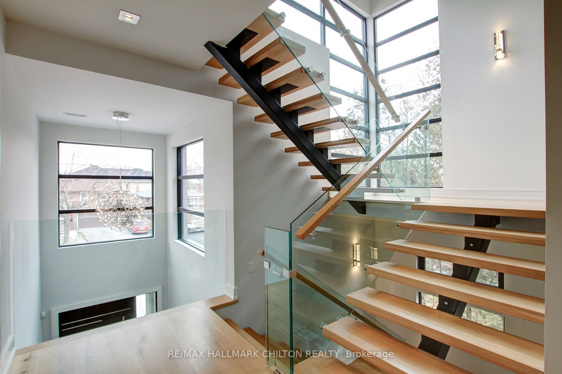 872 Hampton Cres