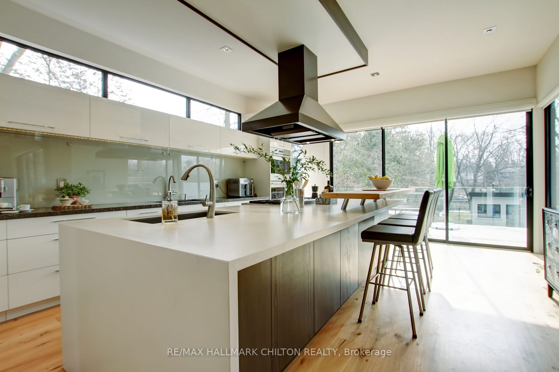 872 Hampton Cres