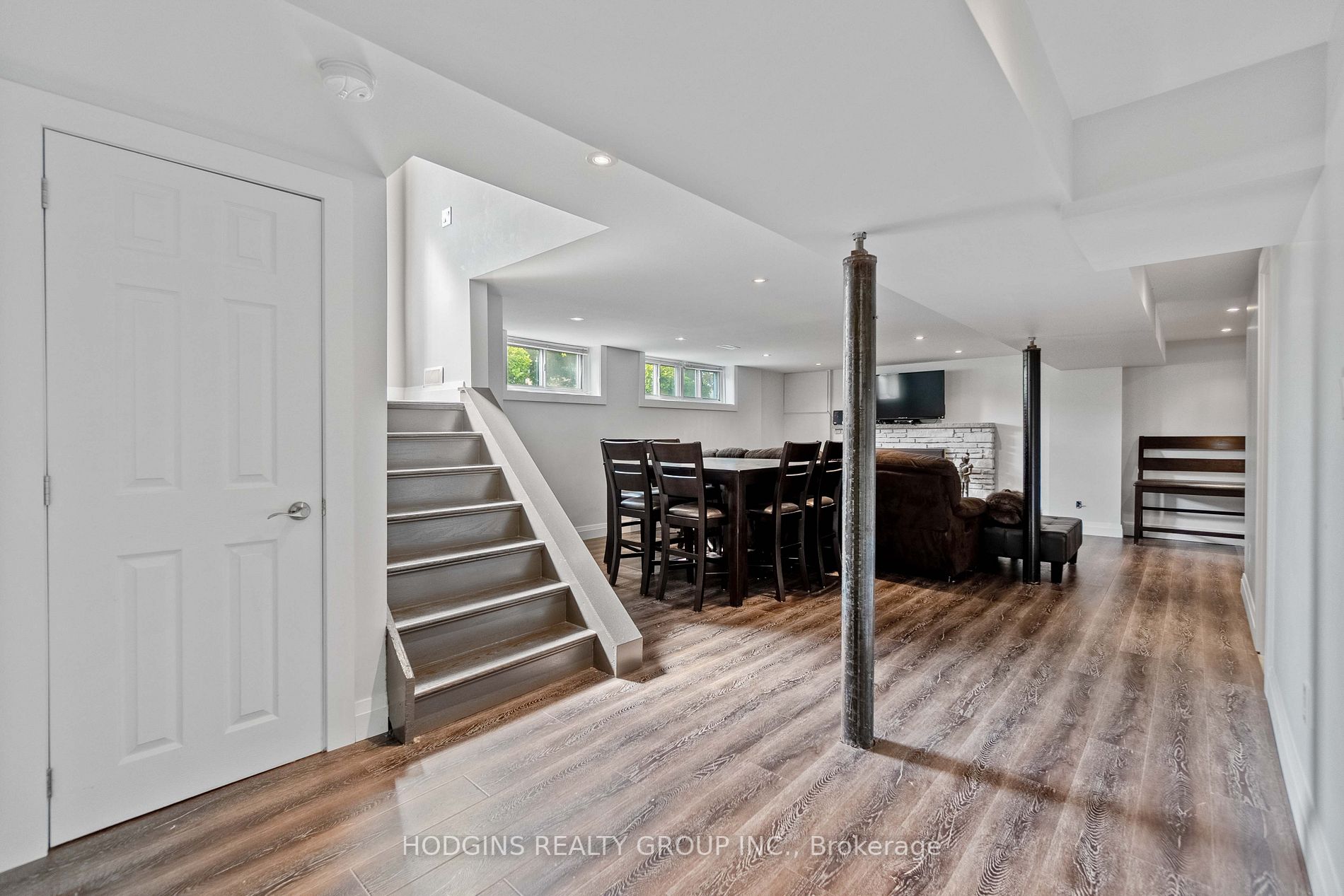 5463 Spruce Ave