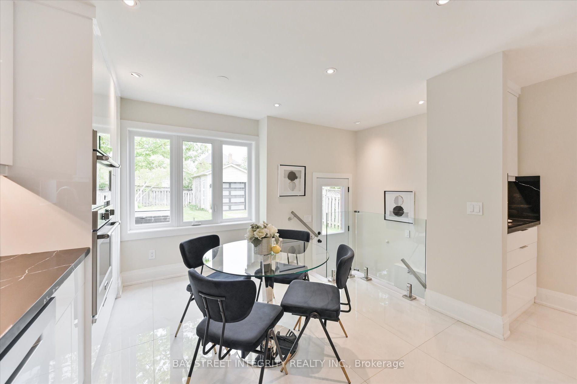 2605 Devonsley Cres