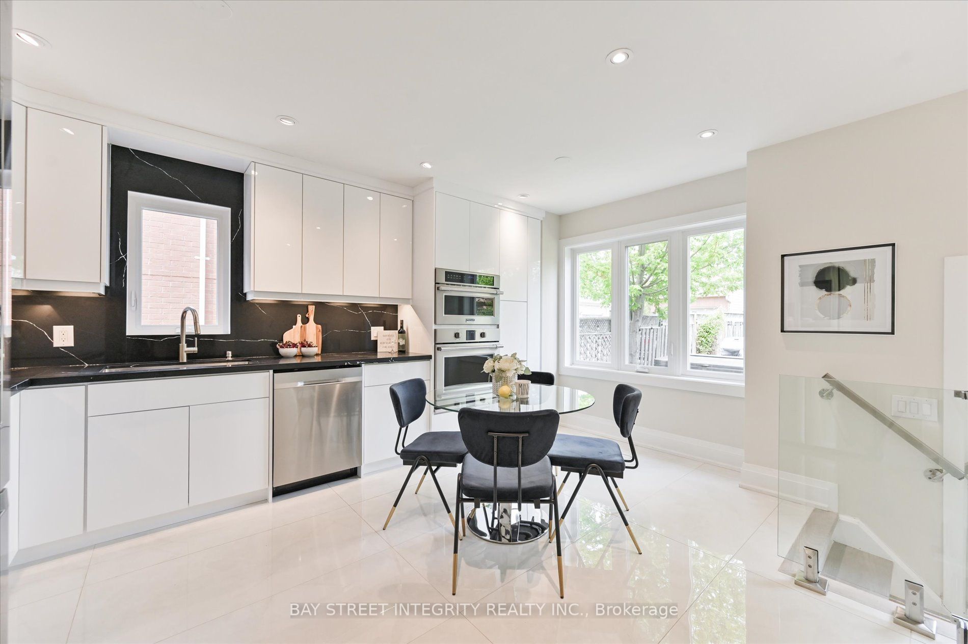 2605 Devonsley Cres