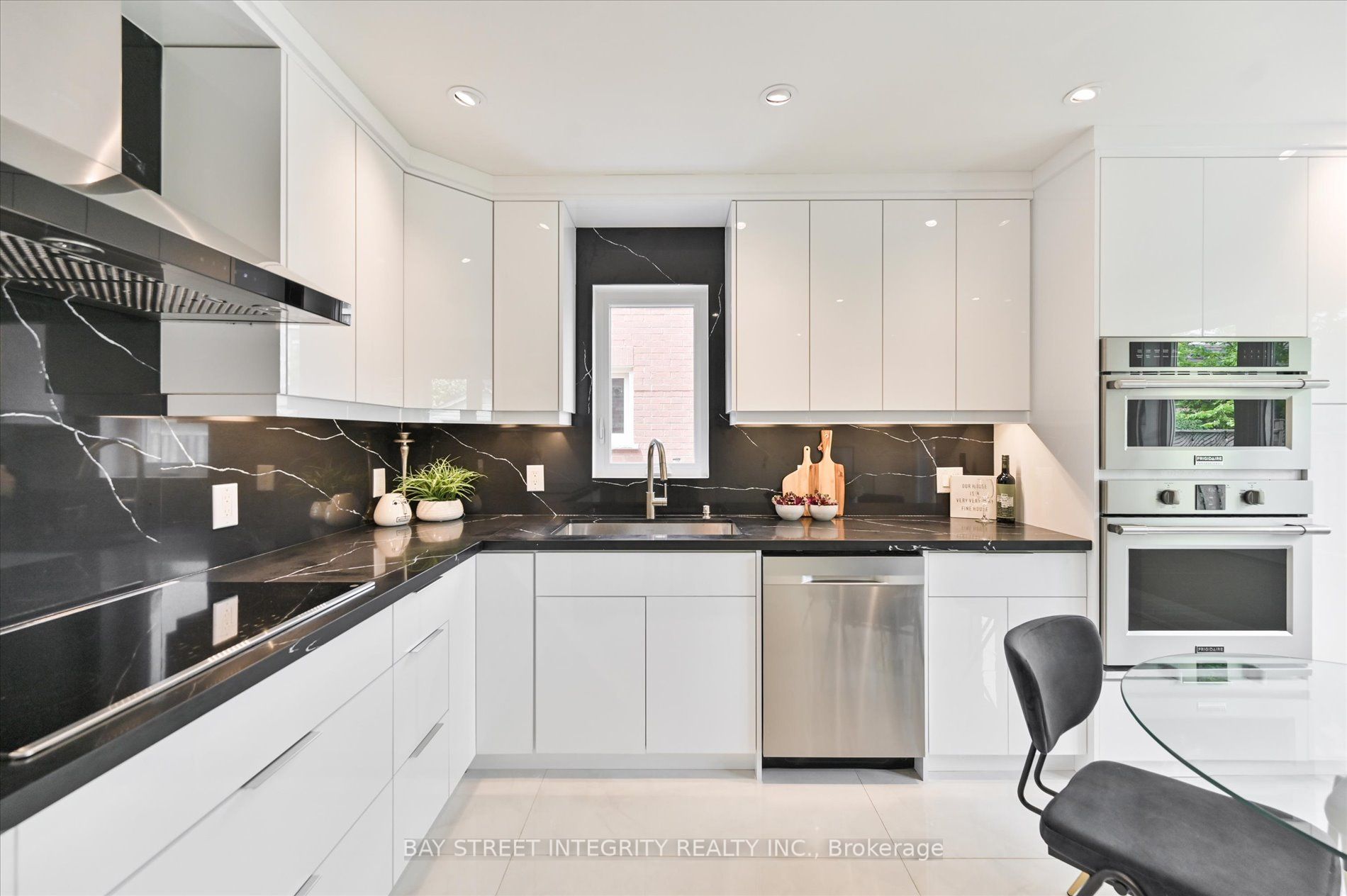 2605 Devonsley Cres