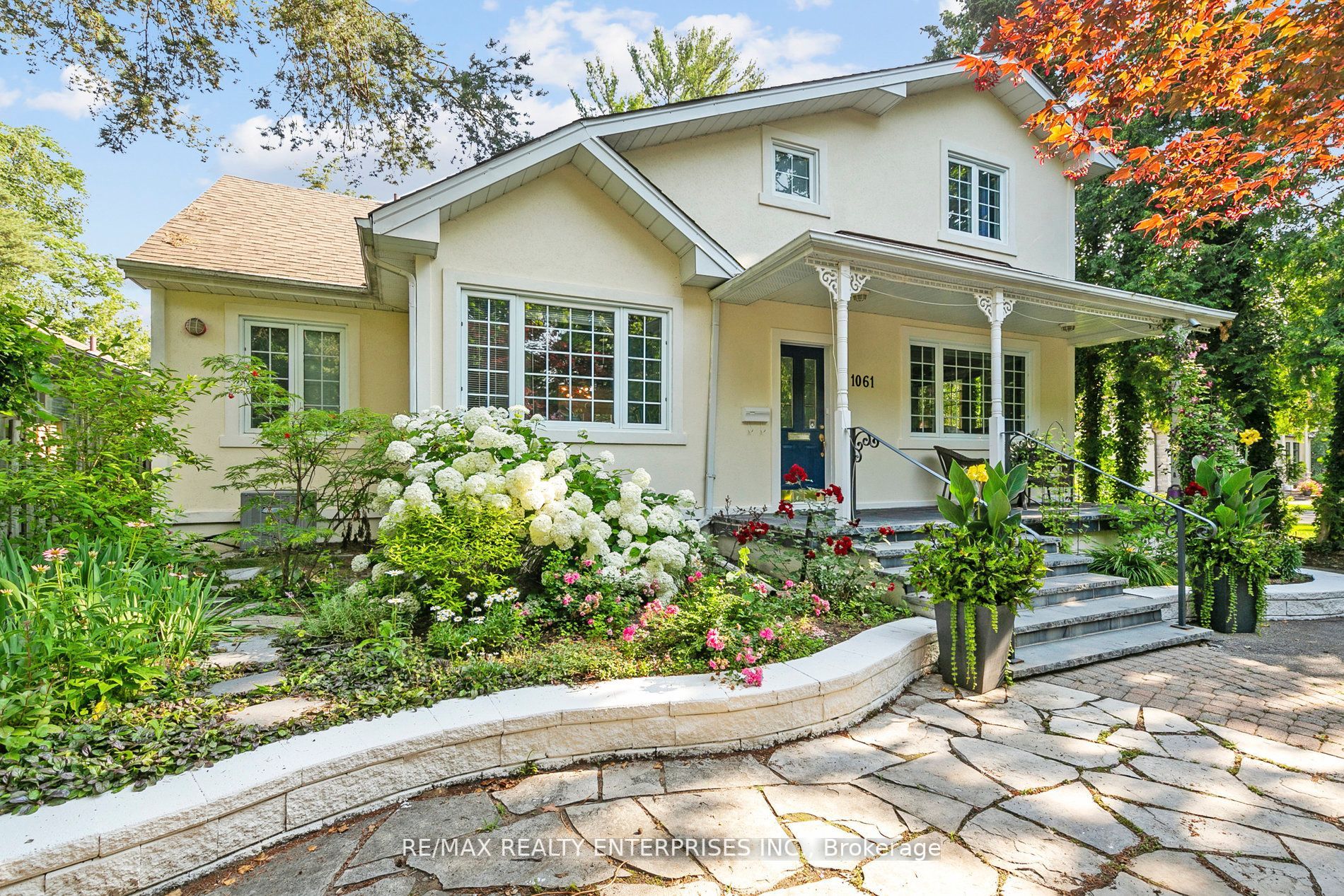 1061 Lorne Park Rd