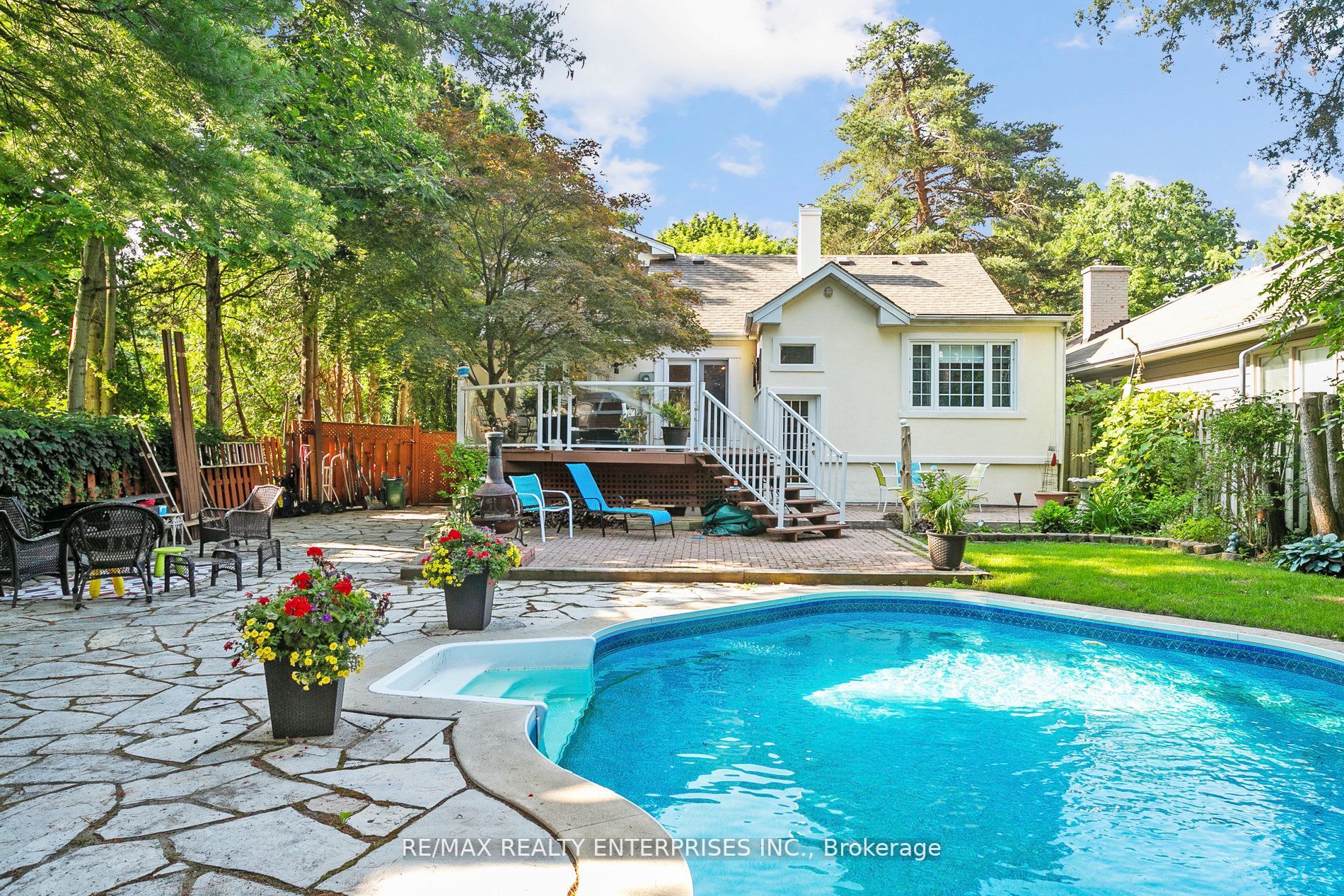 1061 Lorne Park Rd