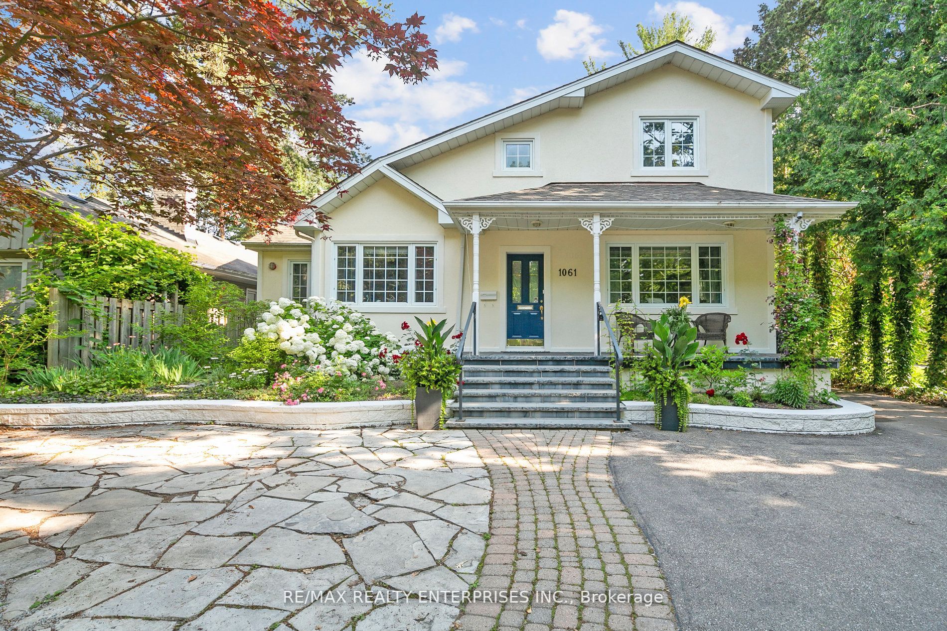 1061 Lorne Park Rd
