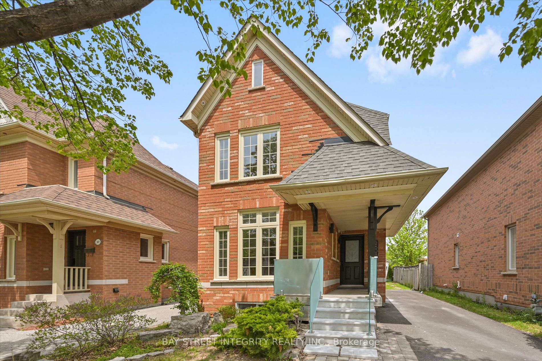 2605 Devonsley Cres