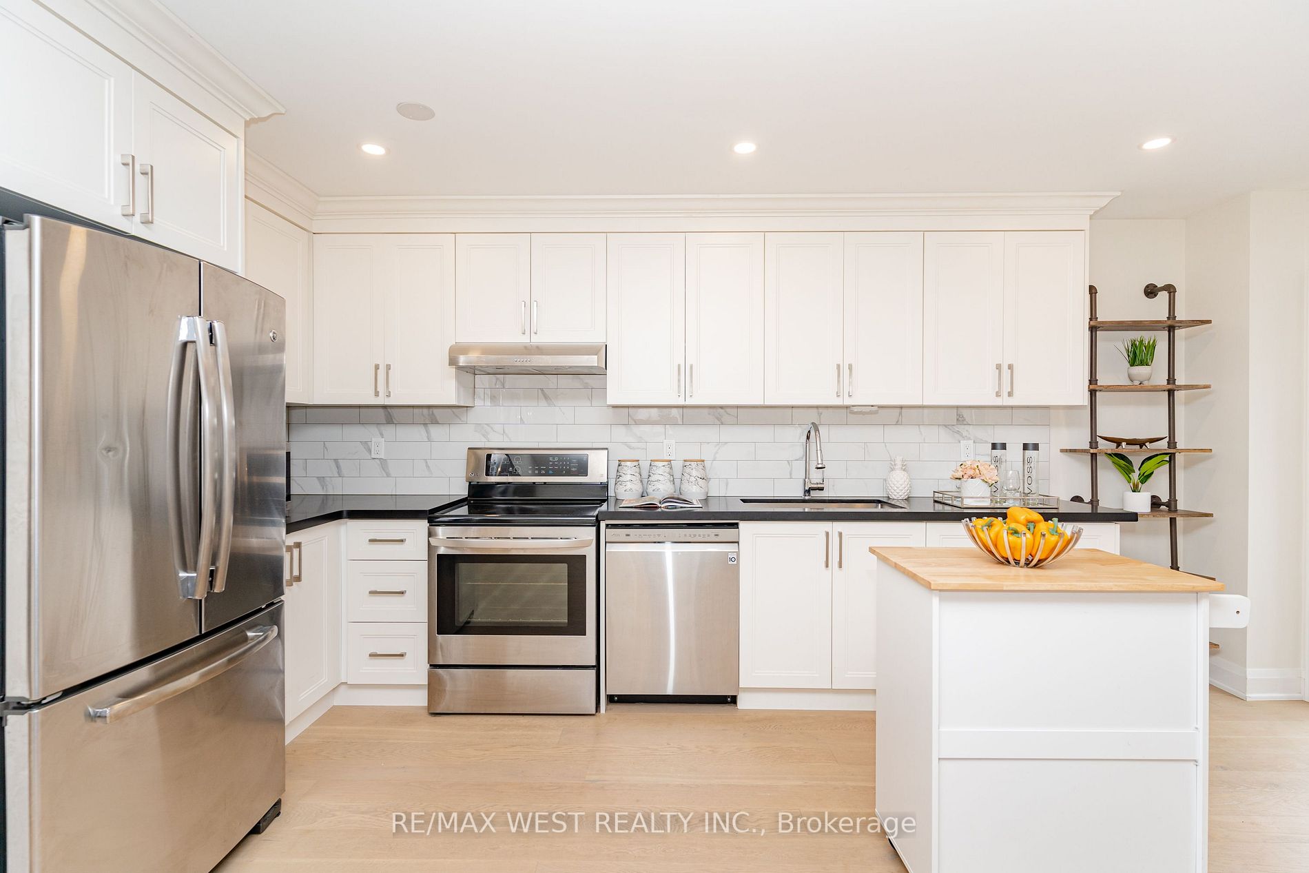 42 Pioneer Ave, #28