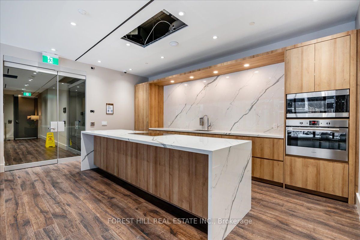 21 Park Street E, #209