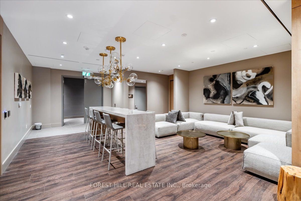 21 Park Street E, #209