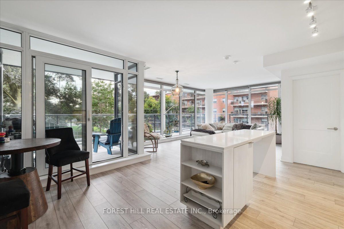 21 Park Street E, #209