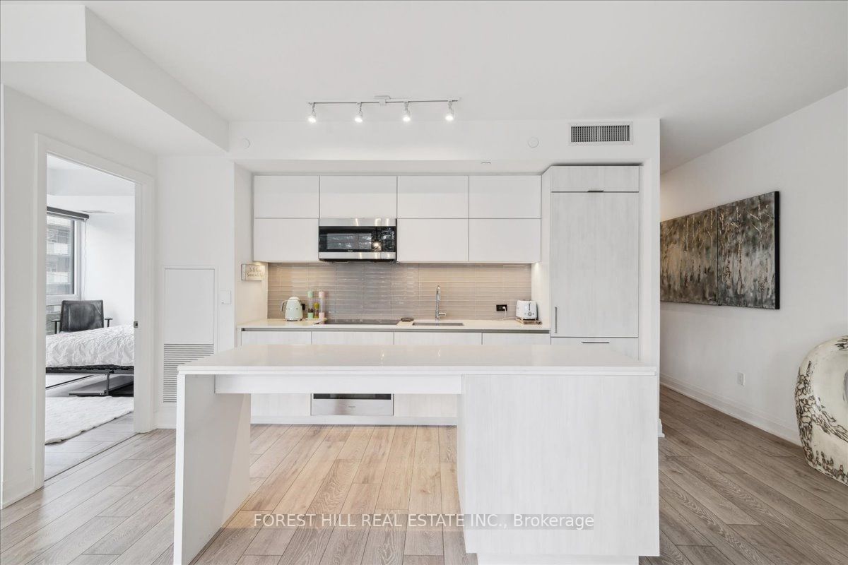 21 Park Street E, #209