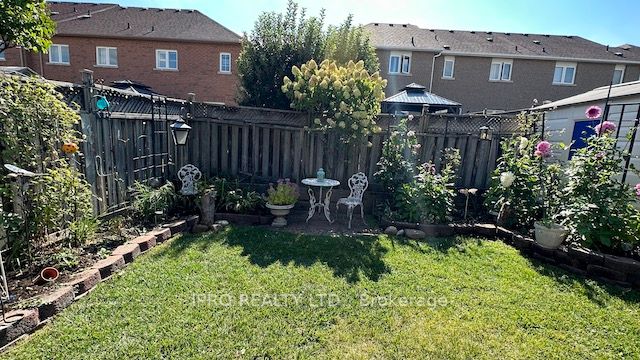 30 Culture Cres