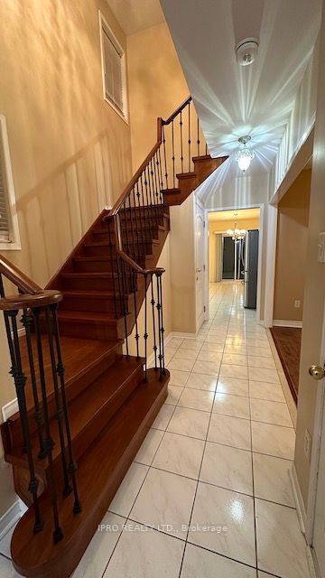 30 Culture Cres