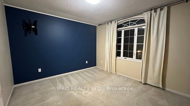 30 Culture Cres