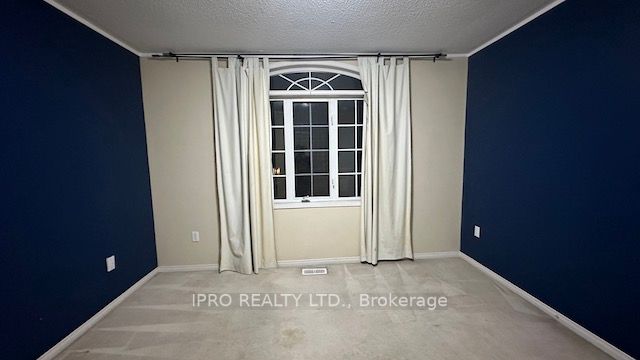 30 Culture Cres