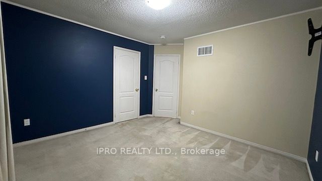 30 Culture Cres